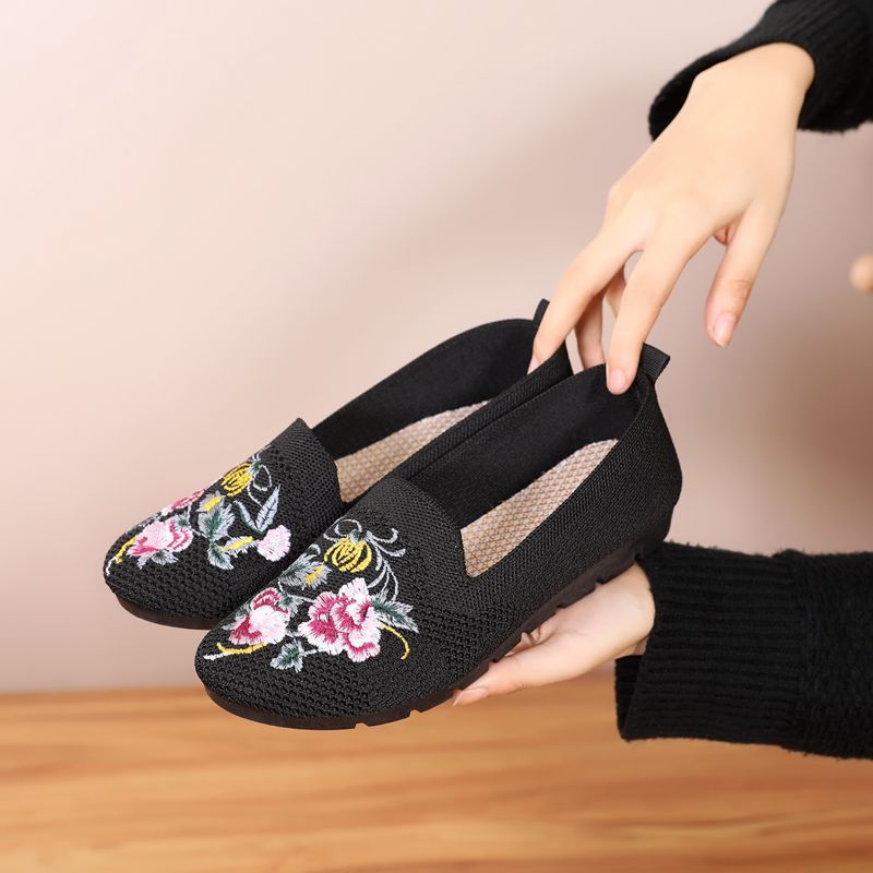 Cloth Shoes Women Embroidered Shoes Flying Woven Breathable Mesh Shoes